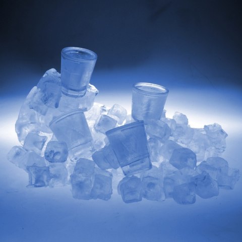 Nietopniejące kieliszki lodowe na 18 osiemnastkę Froster Nietopniejące kieliszki lodowe na 18 osiemnastkę Froster
