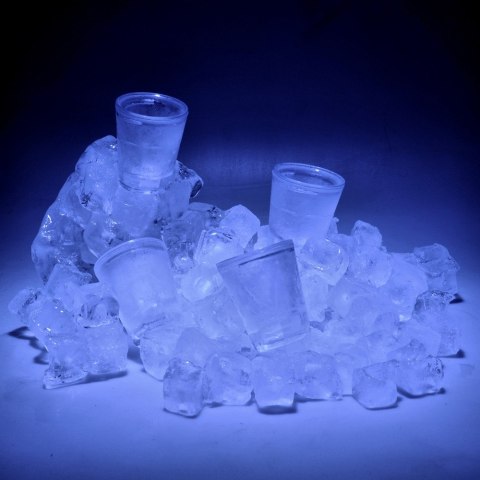 Nietopniejące kieliszki lodowe na 18 osiemnastkę Froster Nietopniejące kieliszki lodowe na 18 osiemnastkę Froster