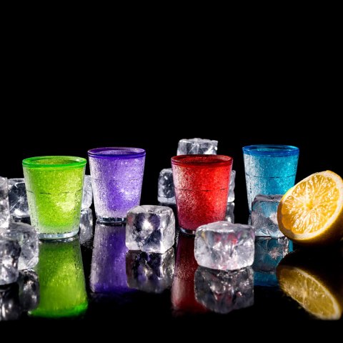 Nietopniejące kieliszki lodowe na 18 osiemnastkę Froster Nietopniejące kieliszki lodowe na 18 osiemnastkę Froster