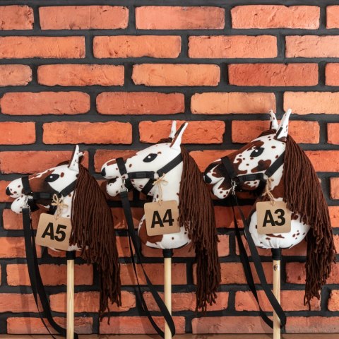 Hobby Horse Skippi A4 tarantowaty - biało brązowy - prezent dzień dziecka Skippi Hobby Horse Skippi A4 tarantowaty - biało brązowy - prezent dzień dziecka Skippi