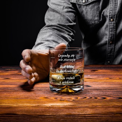 Urodzinowa szklanka do whisky - prezent dla chłopaka na 18 urodziny Froster Urodzinowa szklanka do whisky - prezent dla chłopaka na 18 urodziny Froster
