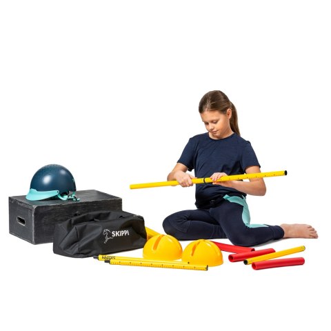 Zestaw Skippi - Hobby Horse Czarny i przeszkoda do skakania 135 cm Skippi